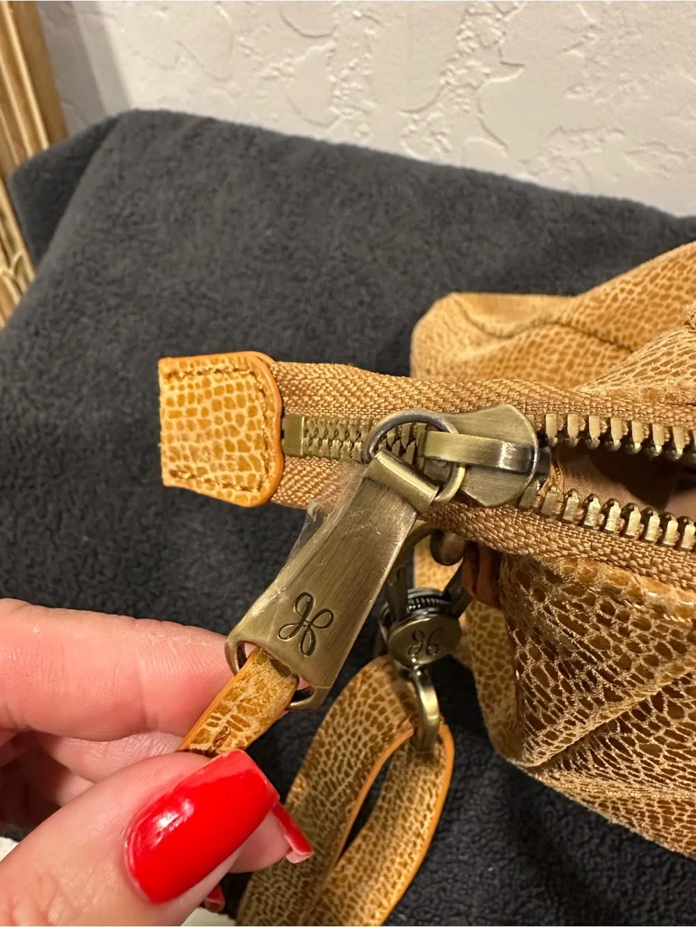 HOBO Hobo Medium Sheila Satchel - Picture 4 of 4